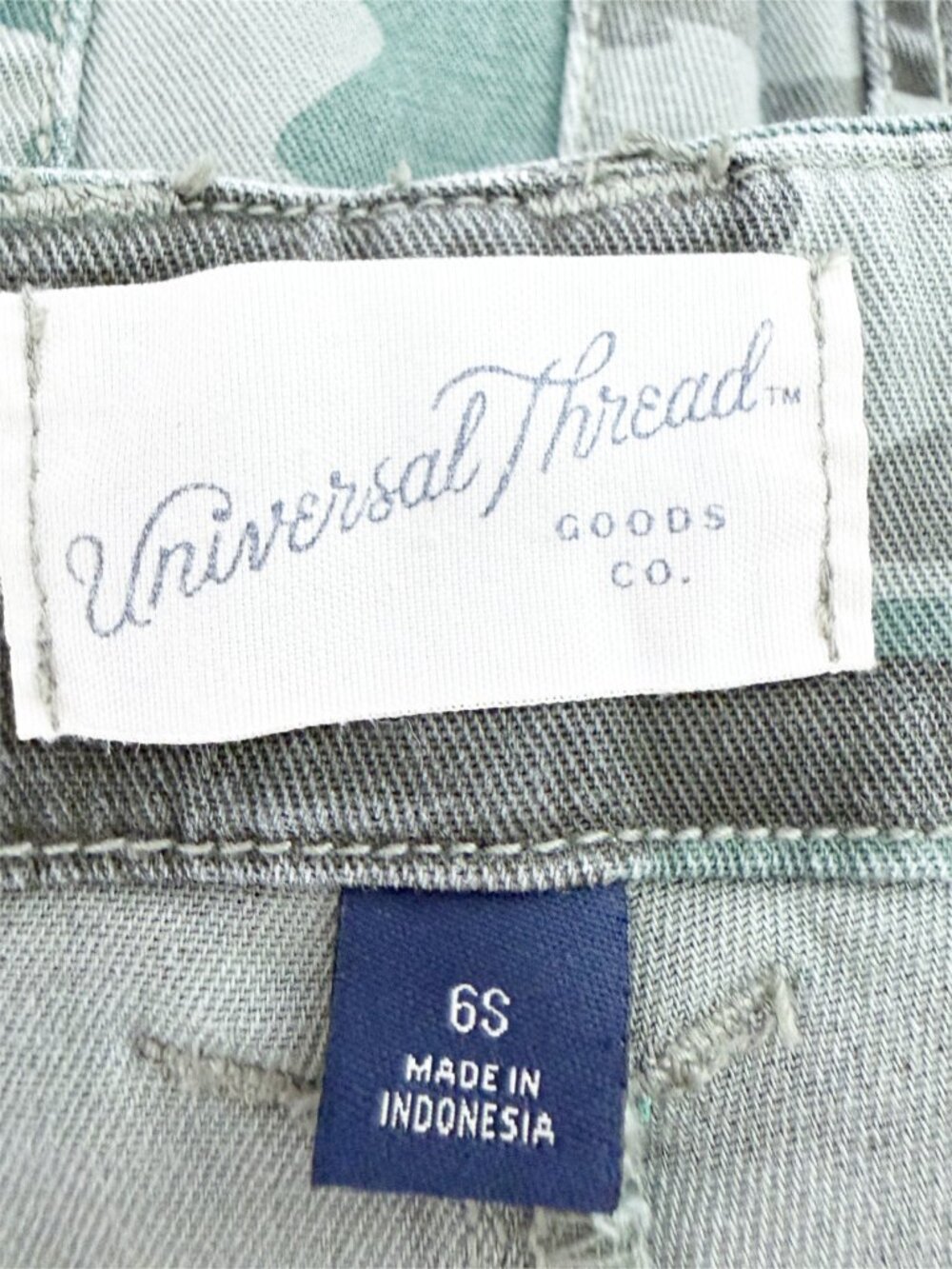 Universal Thread Camo women's mid-rise utility cargo pants Green size 6s - Picture 6 of 10
